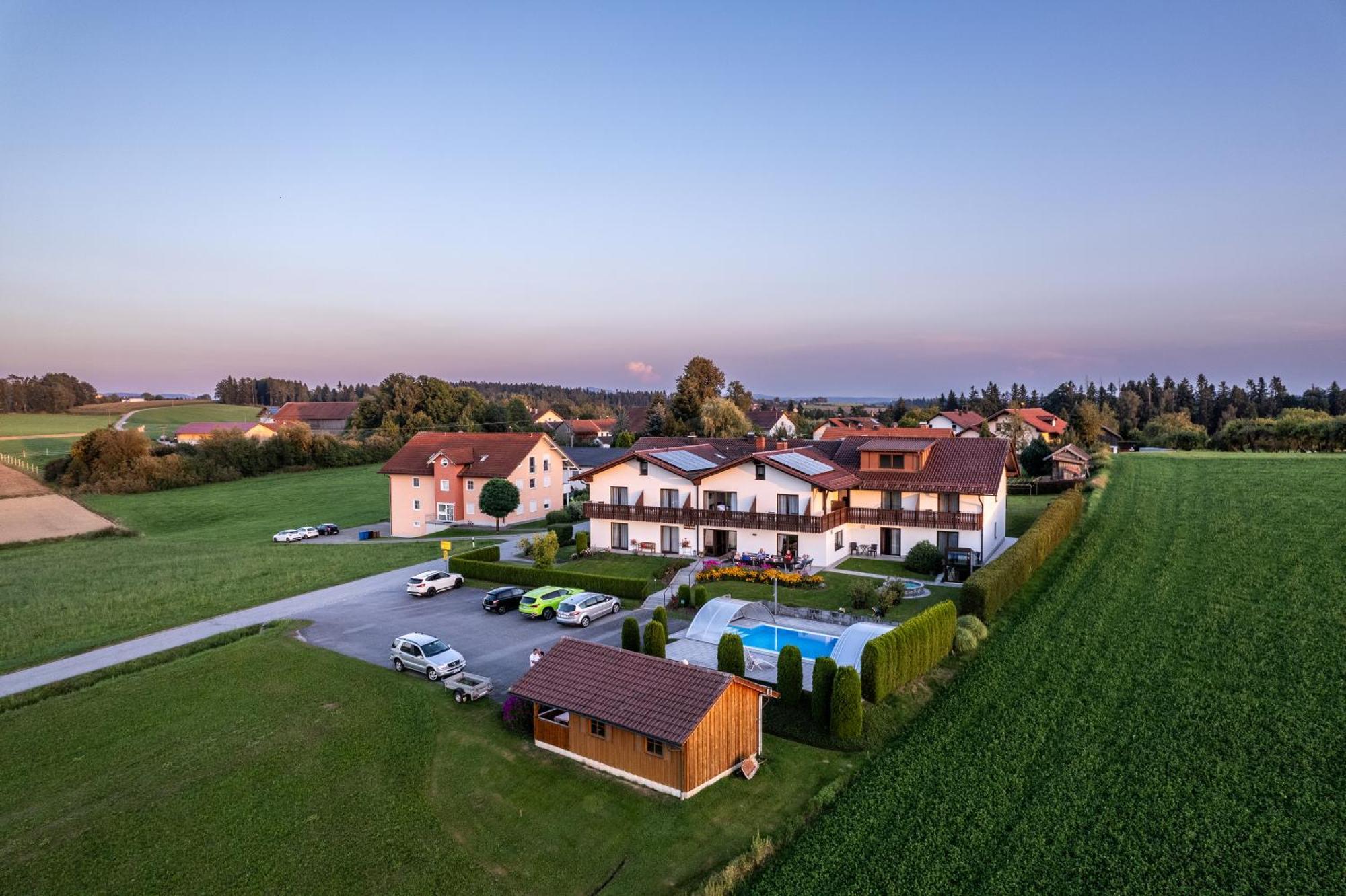 Pension Ambros Buchlberg Luaran gambar